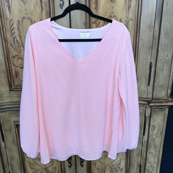 Qearal V Neck Blouse - Picture 3 of 10